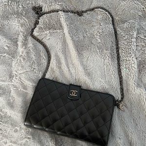 Channel looking bag with optional strap